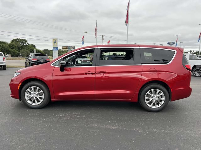 New 2025 Chrysler Pacifica Select AWD/4WD image 6