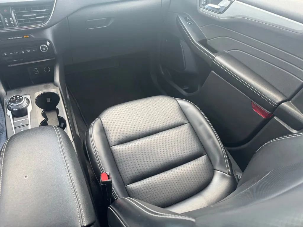 Used 2024 Ford Escape Platinum AWD/4WD image 20