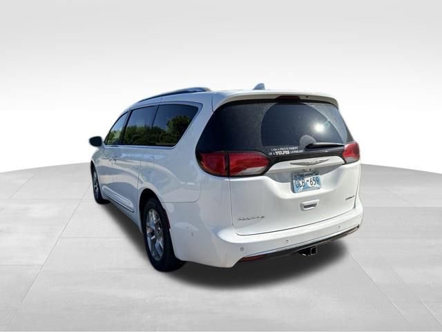 Used 2017 Chrysler Pacifica Limited w/ UConnect Theater Package FWD image 5