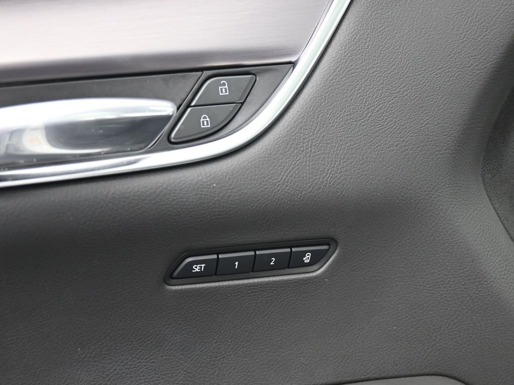 Used 2024 Cadillac XT6 Luxury image 17