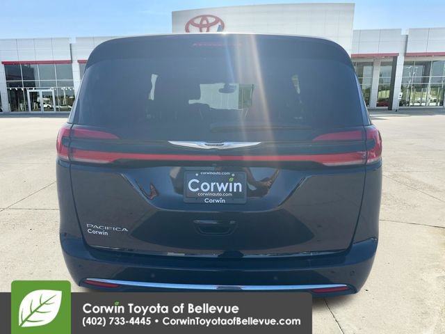 Used 2024 Chrysler Pacifica Touring-L FWD image 4