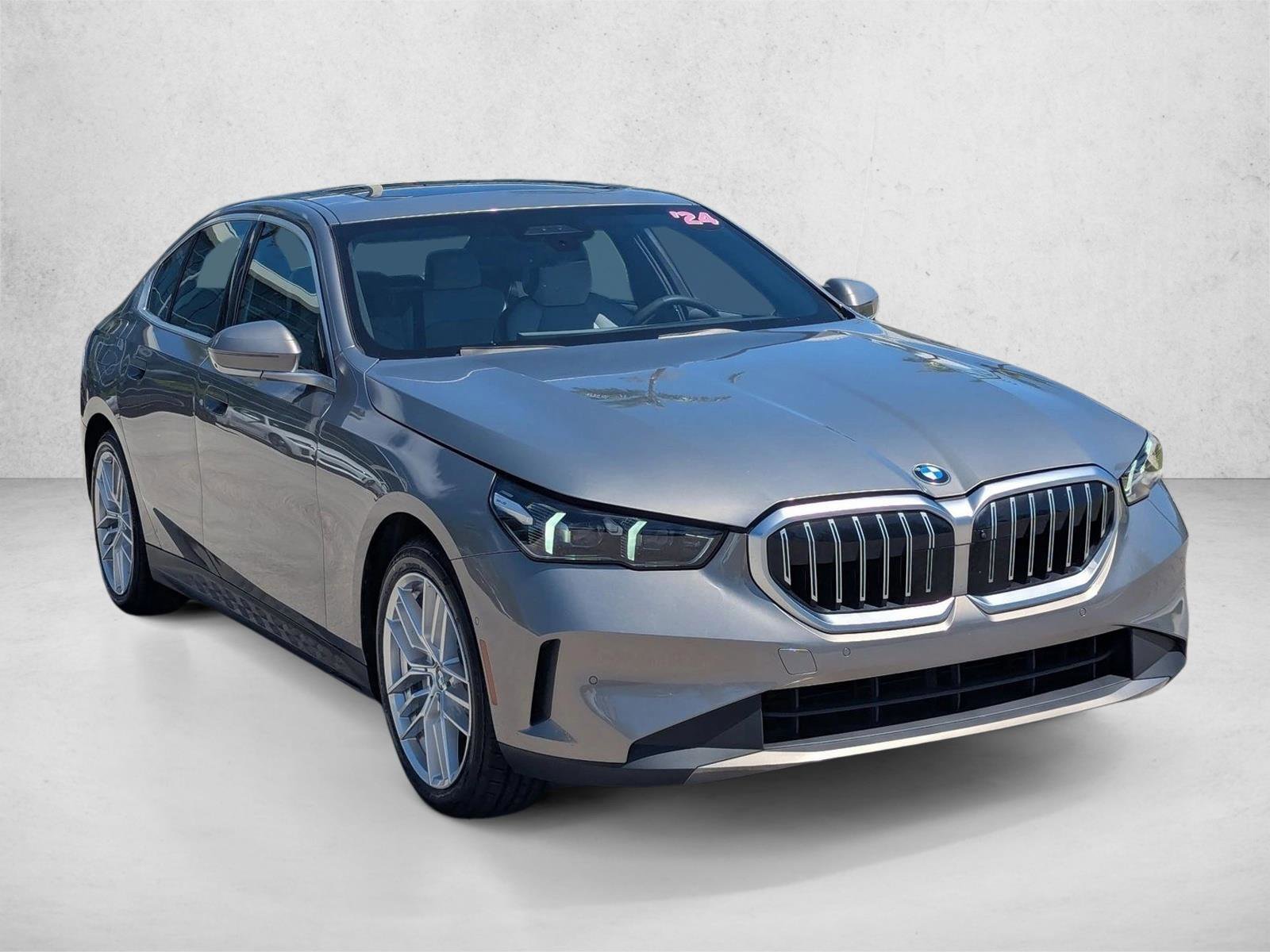 Certified 2024 BMW 530i xDrive w/ Premium Package AWD/4WD image 3