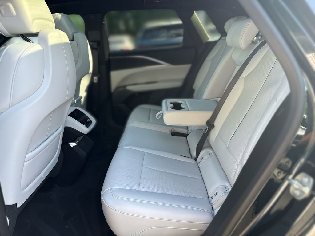 Used 2024 Cadillac Lyriq Luxury AWD/4WD image 24