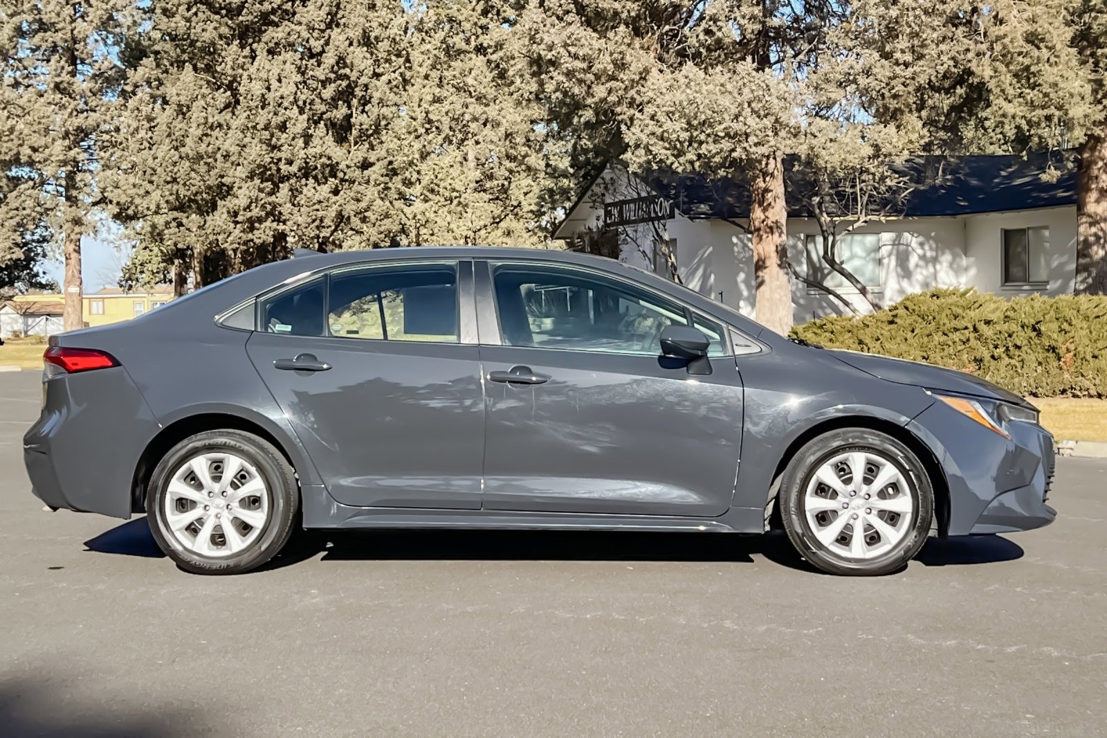 Used 2024 Toyota Corolla LE image 3