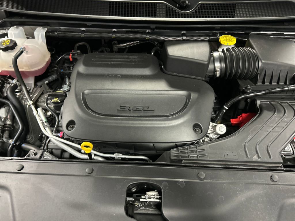 Used 2026 Chrysler Pacifica Select image 26