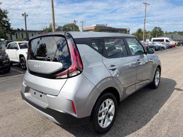 Used 2025 Kia Soul LX w/ LX Technology Package FWD image 8