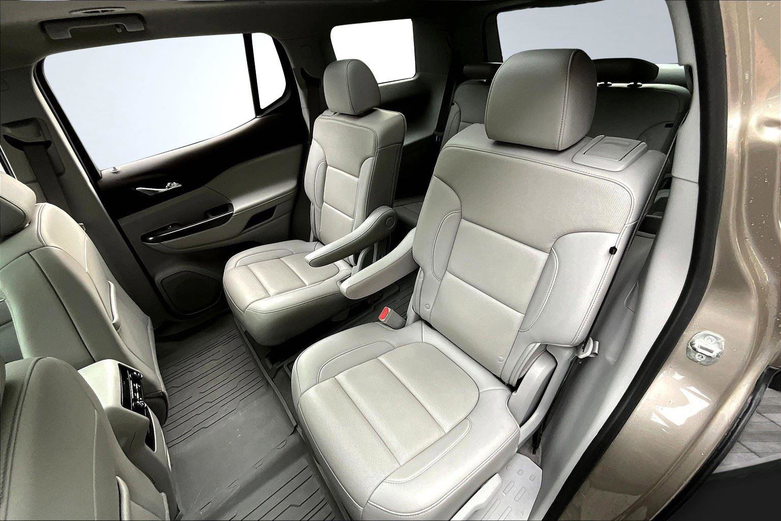 Used 2022 GMC Acadia SLT w/ Technology Package image 27