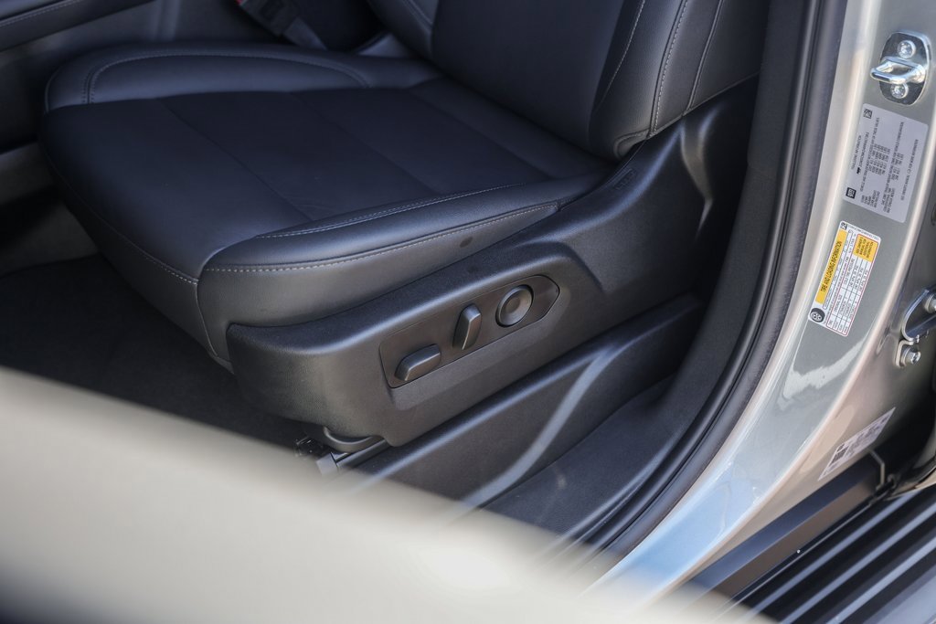 Used 2024 Chevrolet Tahoe LT w/ Luxury Package image 8