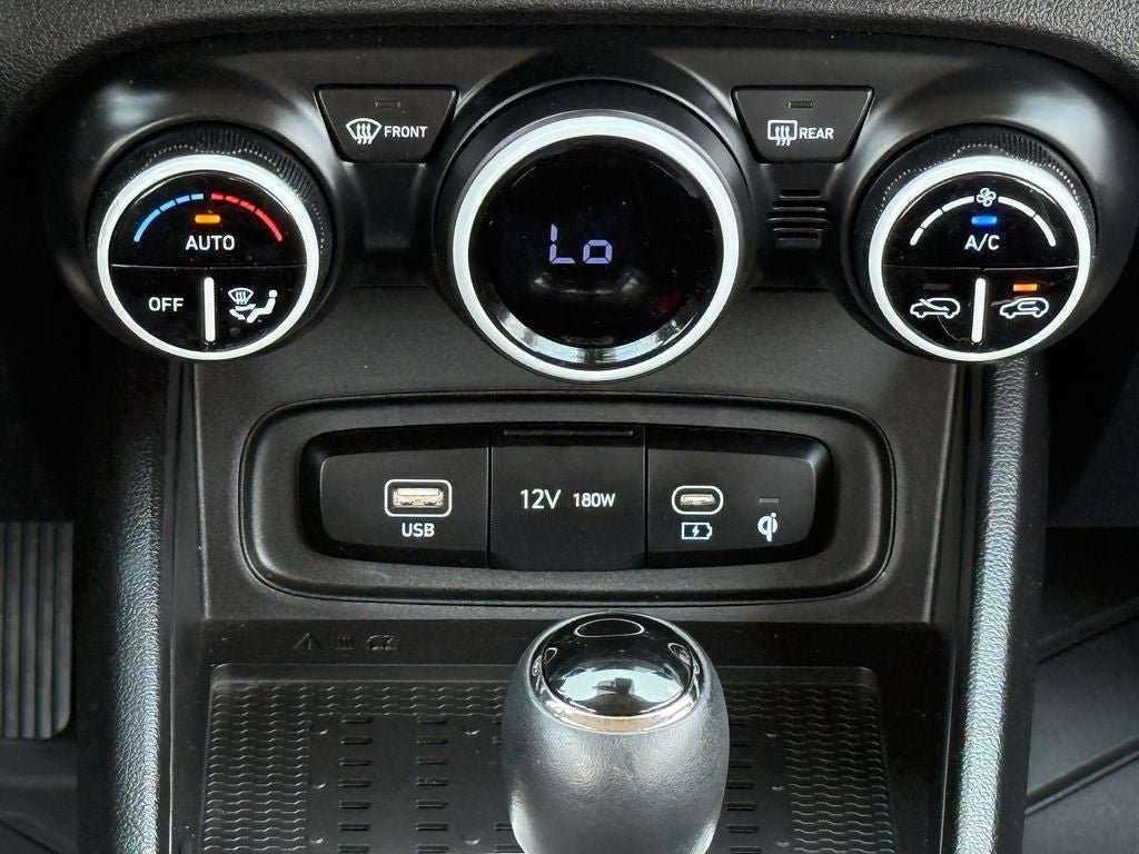 Used 2024 Hyundai Venue Limited FWD image 26