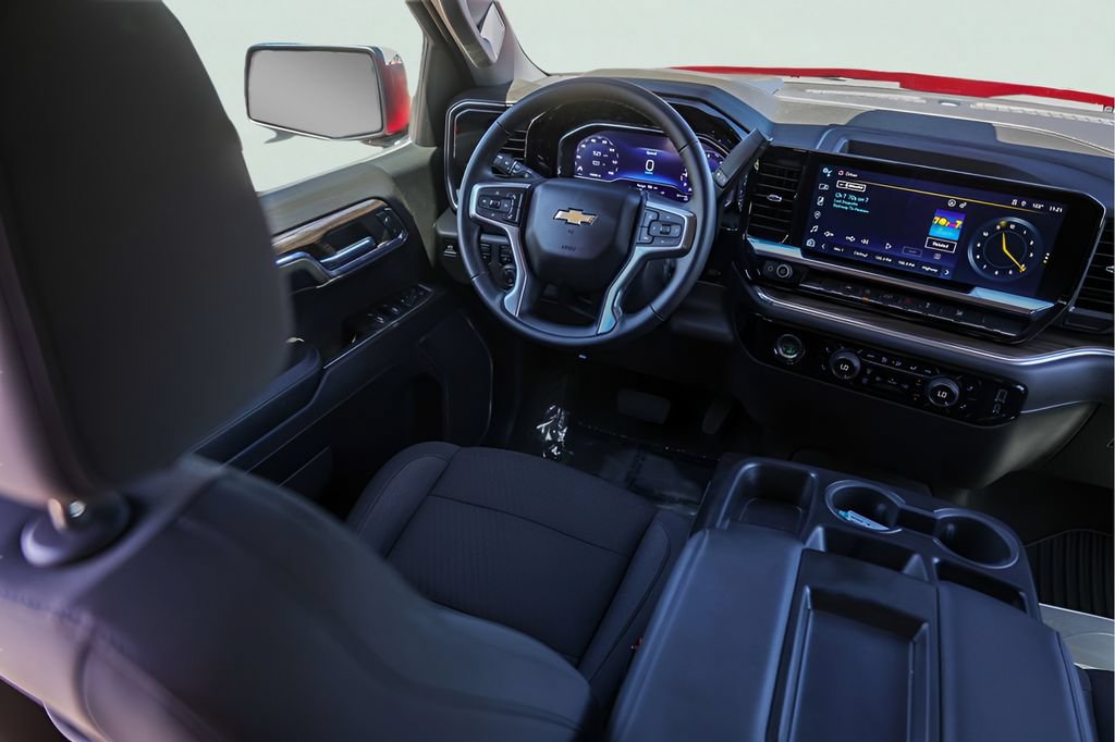Used 2024 Chevrolet Silverado 1500 LT AWD/4WD image 28