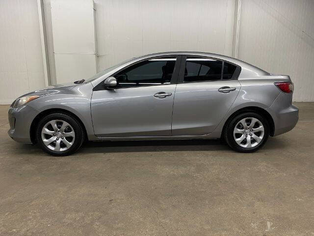 Used 2013 MAZDA MAZDA3 i SV image 2