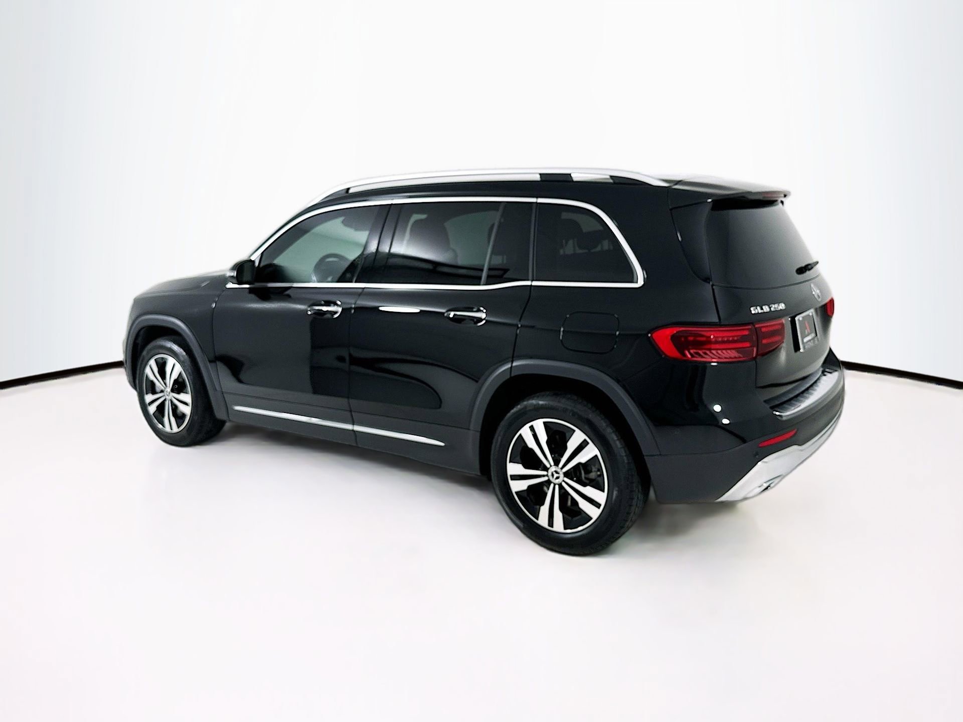 Certified 2025 Mercedes-Benz GLB 250 image 6