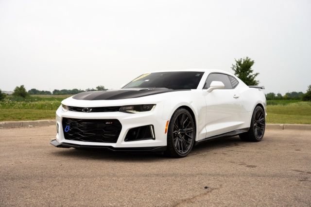 Used 2019 Chevrolet Camaro ZL1 RWD image 2