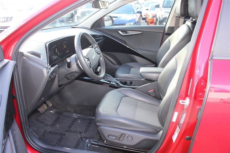 Used 2023 Kia Niro EX image 10