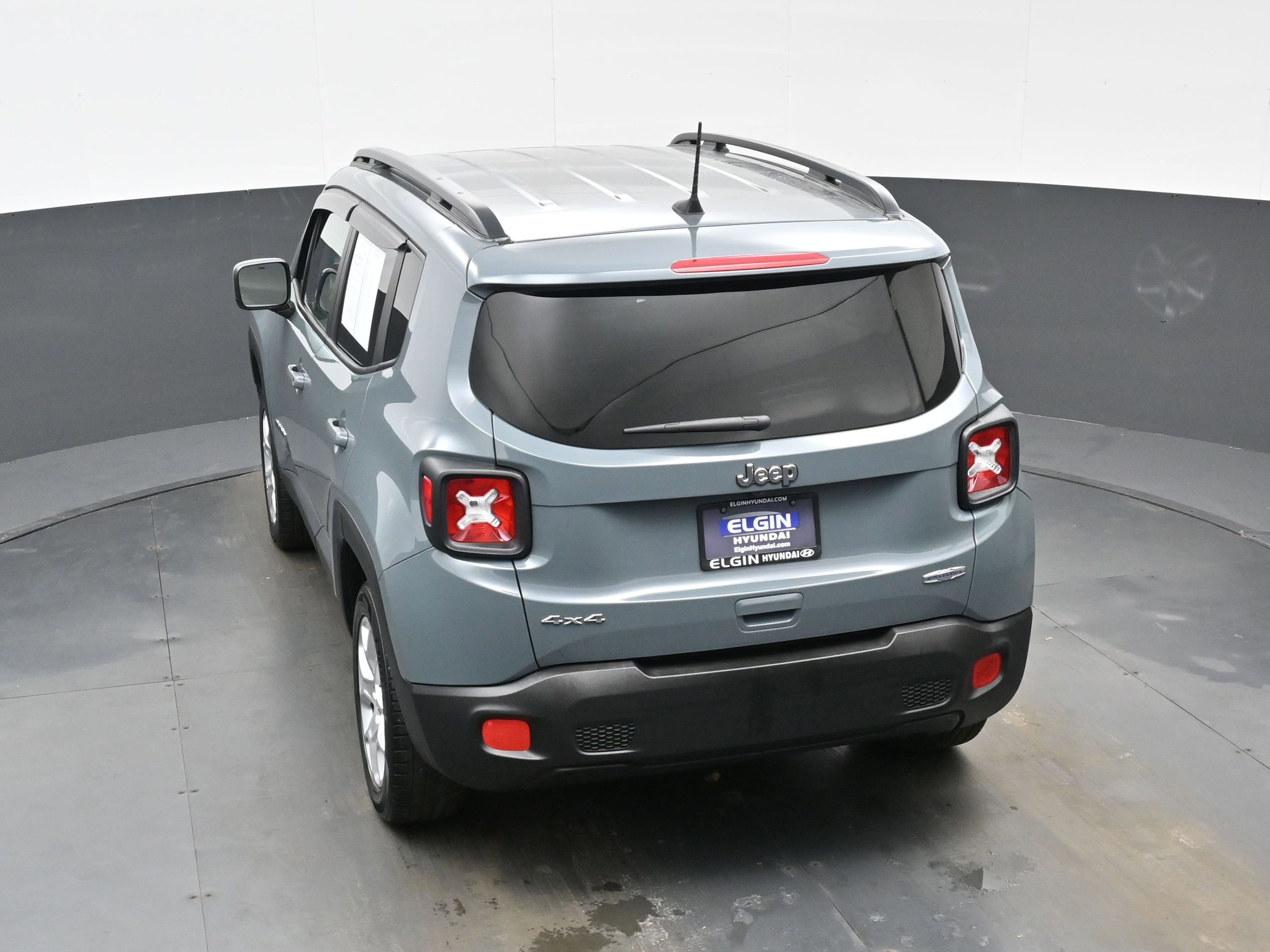 Used 2018 Jeep Renegade Latitude w/ Cold Weather Group image 32