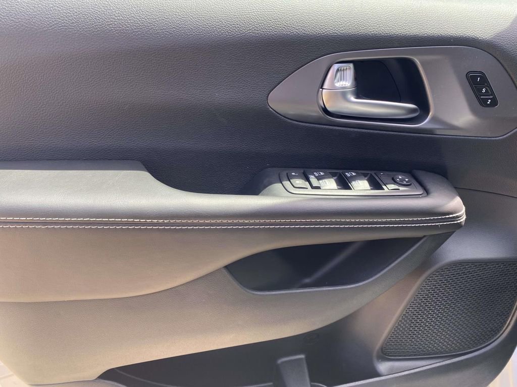 New 2026 Chrysler Pacifica Select FWD image 15