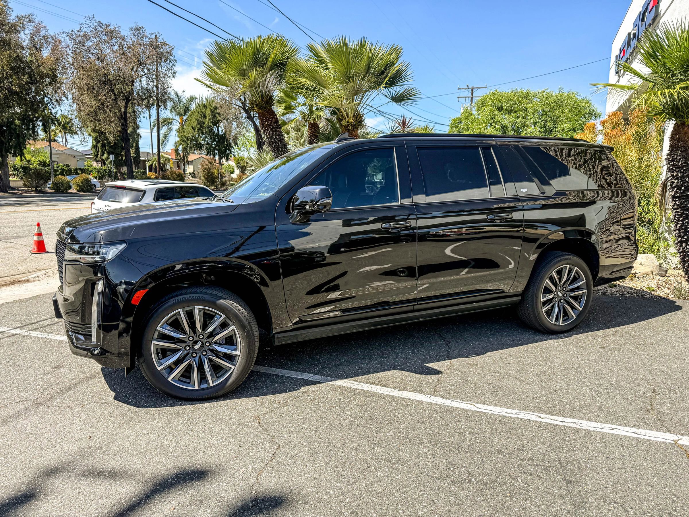 Used 2022 Cadillac Escalade ESV Sport Platinum w/ Heavy-Duty Trailer Package AWD/4WD image 6
