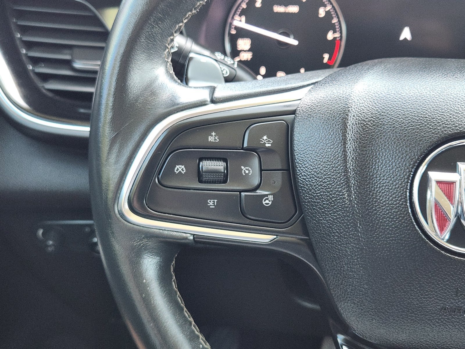 Certified 2023 Buick Envision Avenir FWD image 32