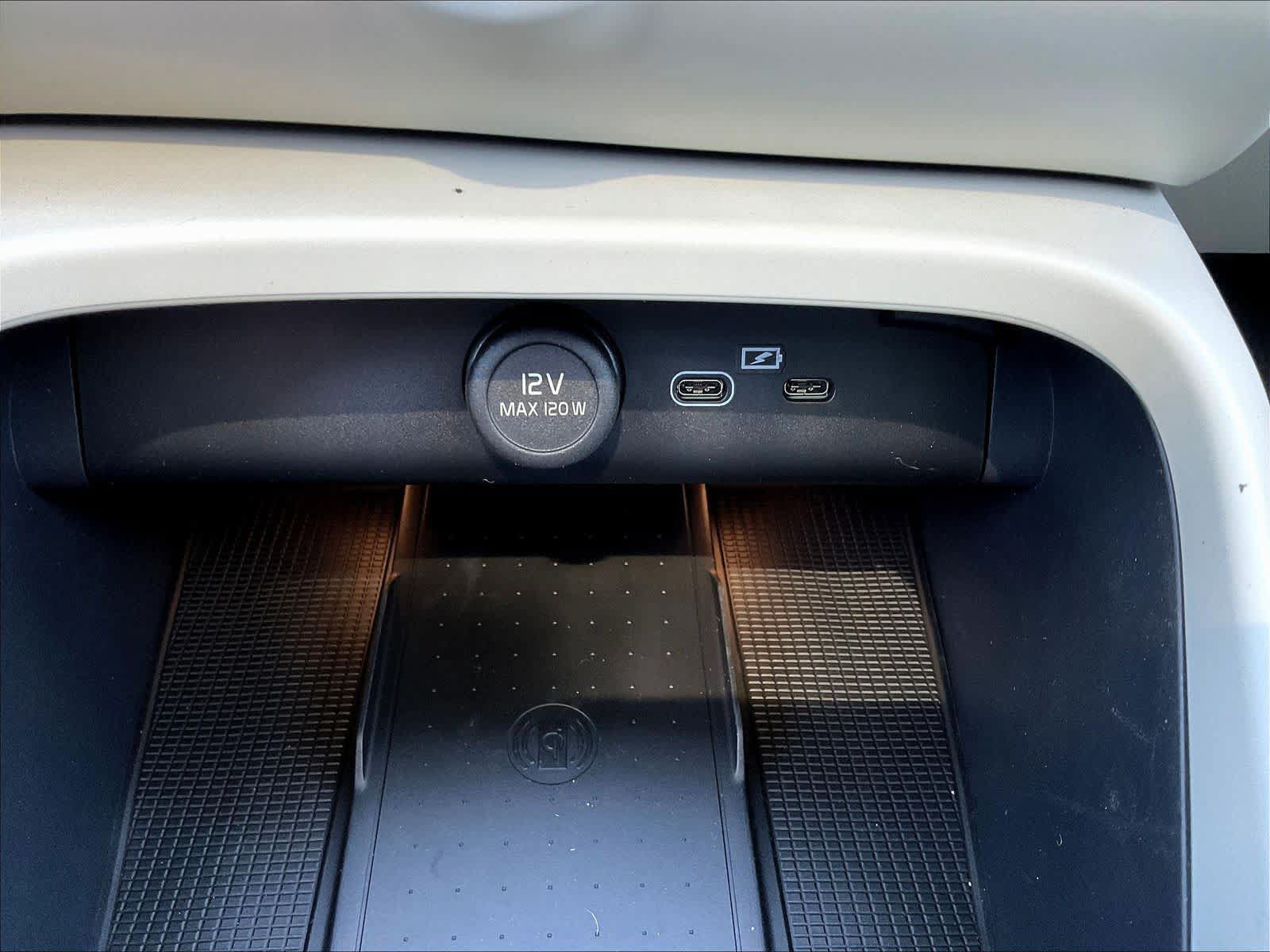 New 2026 Volvo XC40 B5 Ultra w/ Climate Package AWD/4WD image 23