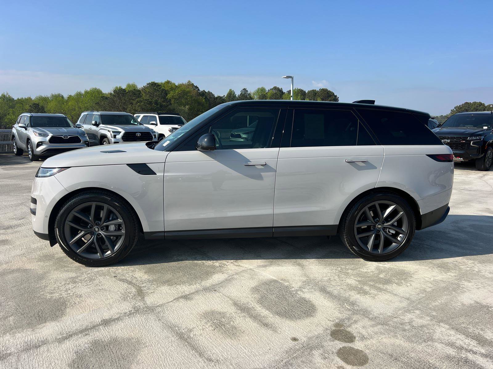 Used 2024 Land Rover Range Rover Sport SE image 8
