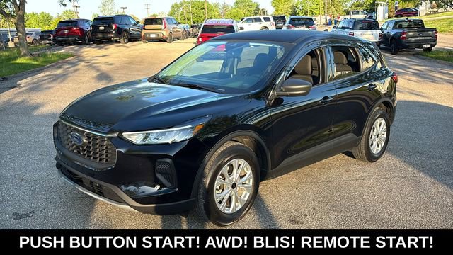 Used 2023 Ford Escape Active AWD/4WD image 3