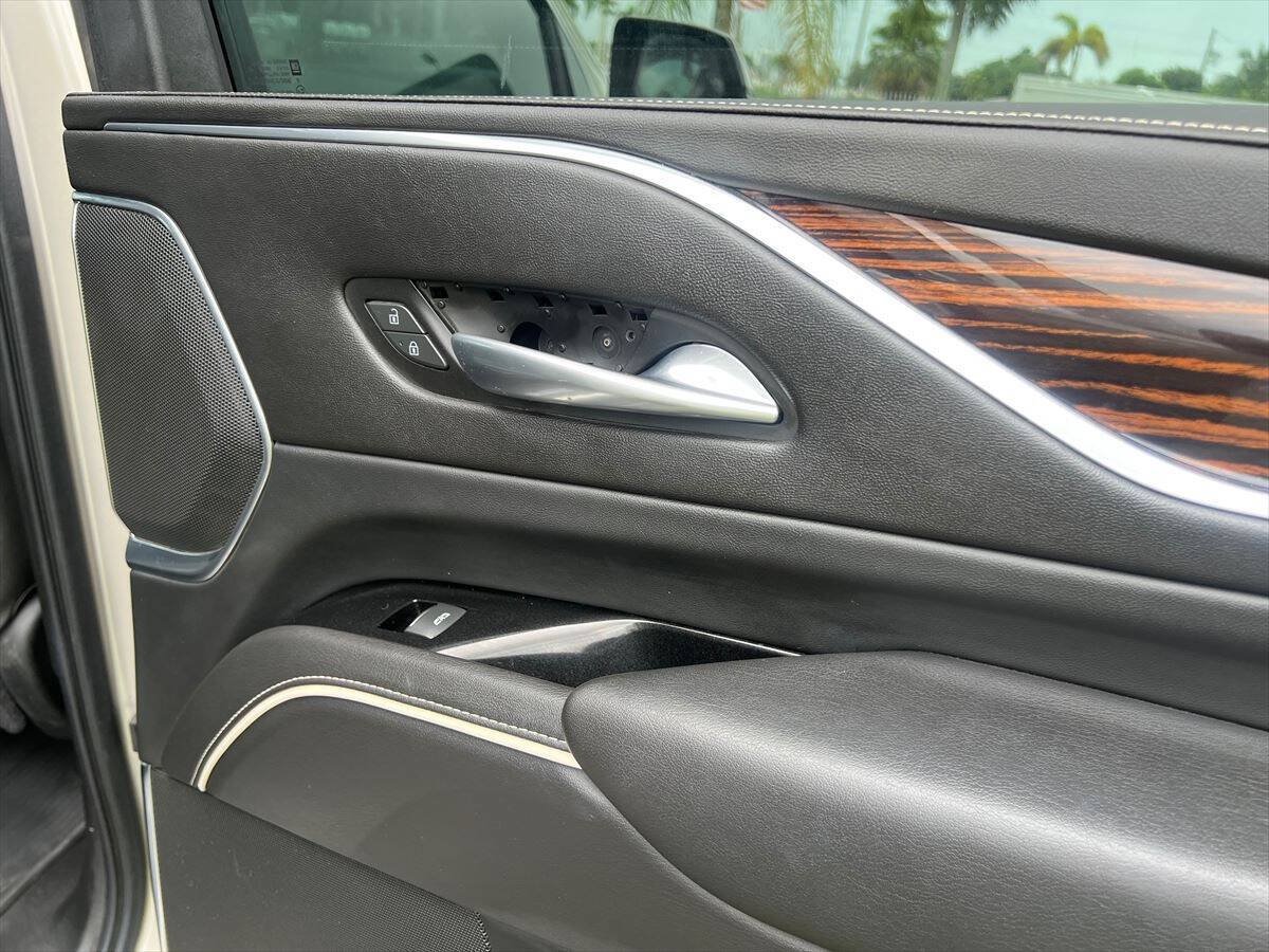 Used 2021 Cadillac Escalade ESV Premium Luxury w/ Performance Package AWD/4WD image 17