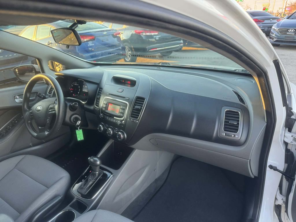 Used 2018 Kia Forte LX image 25