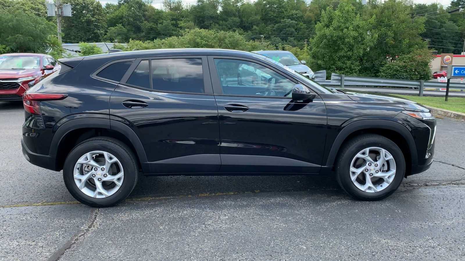 Certified 2024 Chevrolet Trax LS w/ LS Convenience Package FWD image 9