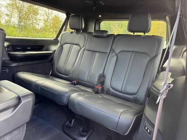 Used 2023 Jeep Grand Wagoneer L Series II AWD/4WD image 7