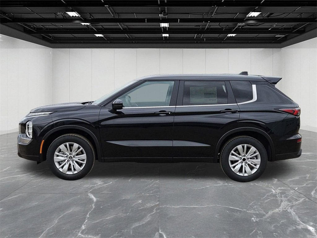New 2025 Mitsubishi Outlander ES image 2