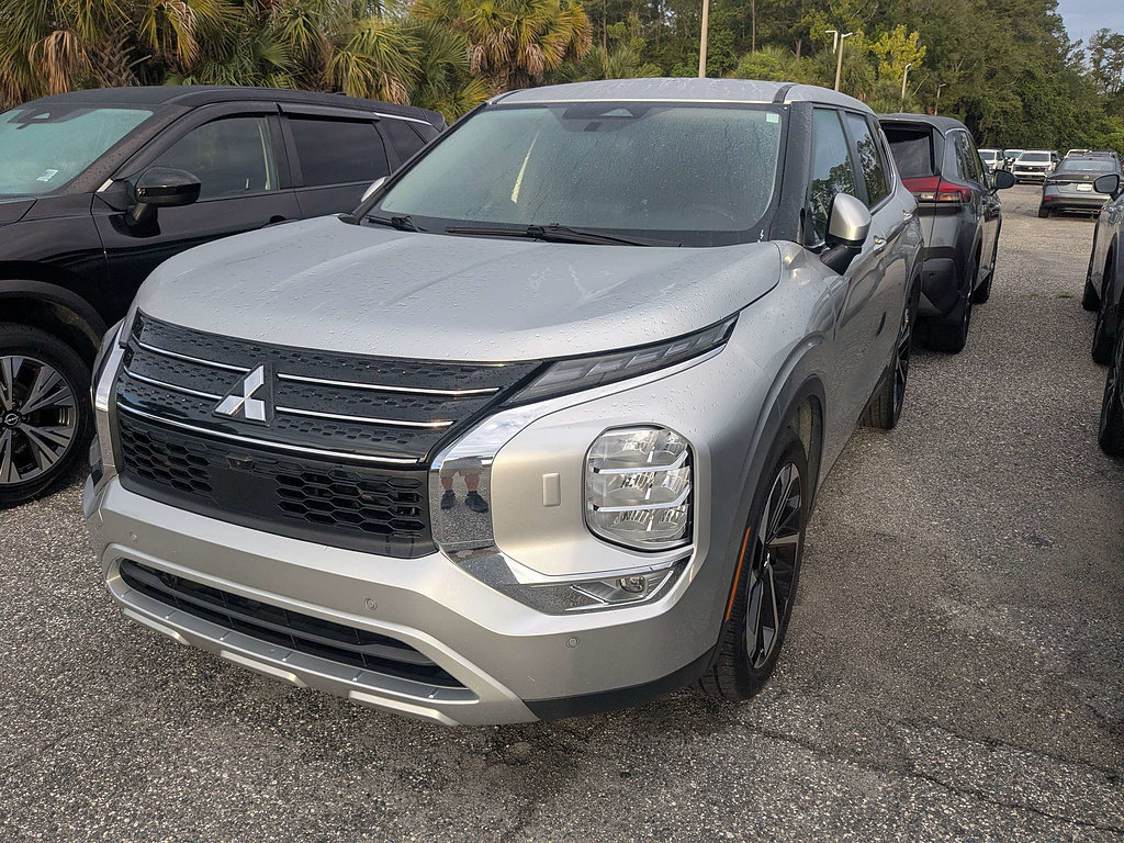 Used 2024 Mitsubishi Outlander SE AWD/4WD image 3