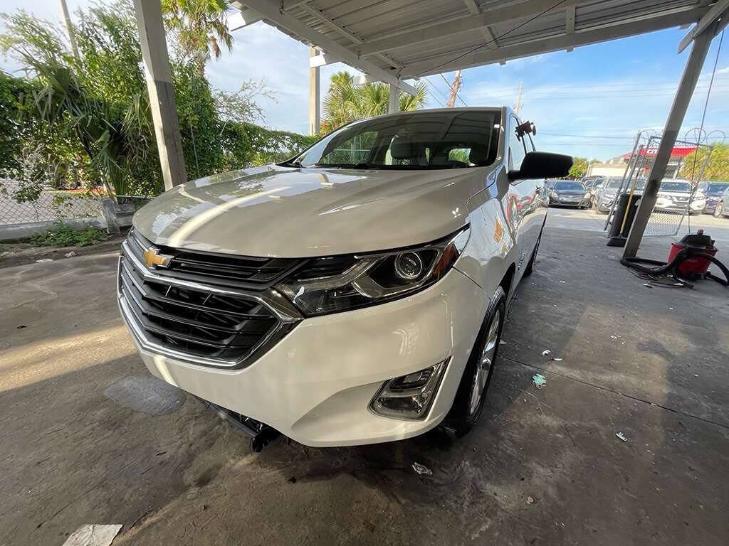 Used 2018 Chevrolet Equinox LS FWD image 2