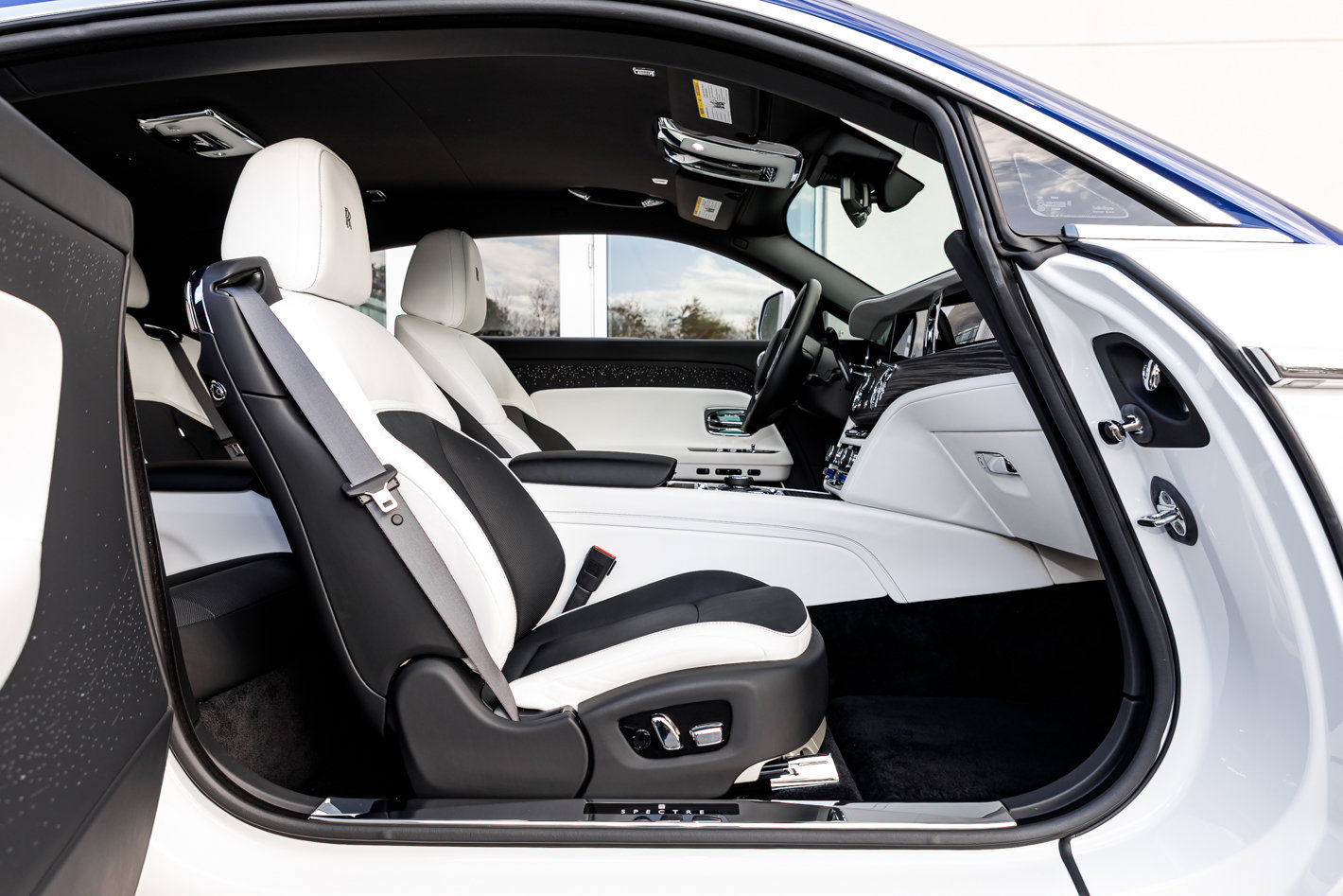 Used 2024 Rolls-Royce Spectre w/ Spectre Launch Package image 41