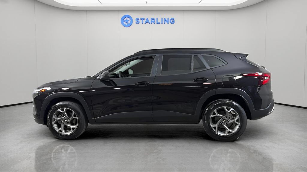 Certified 2025 Chevrolet Trax LT w/ Driver Confidence Package FWD image 3