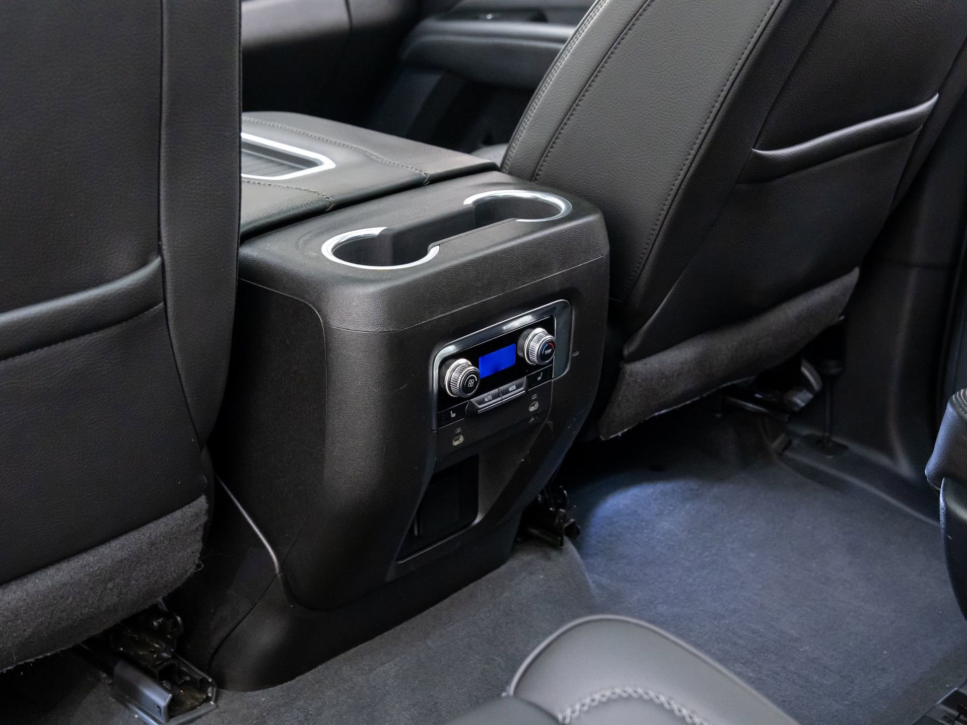 Used 2022 GMC Yukon Denali w/ Denali Premium Package image 19