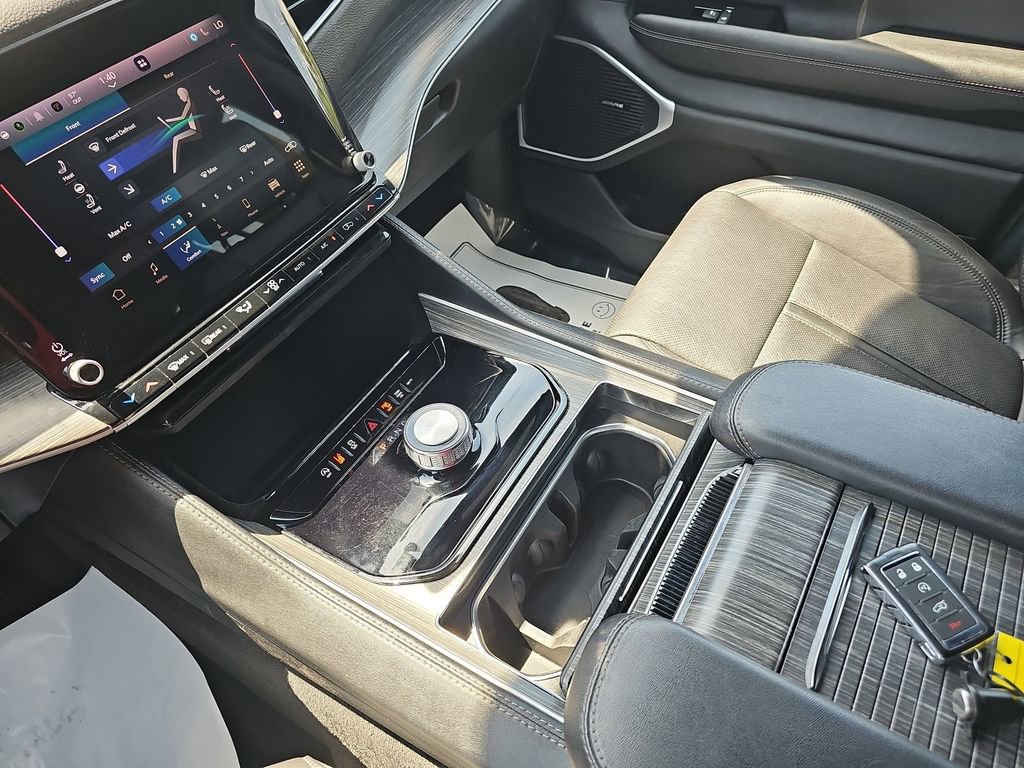 Used 2024 Jeep Wagoneer L Series II w/ Flexible Seating Group image 30