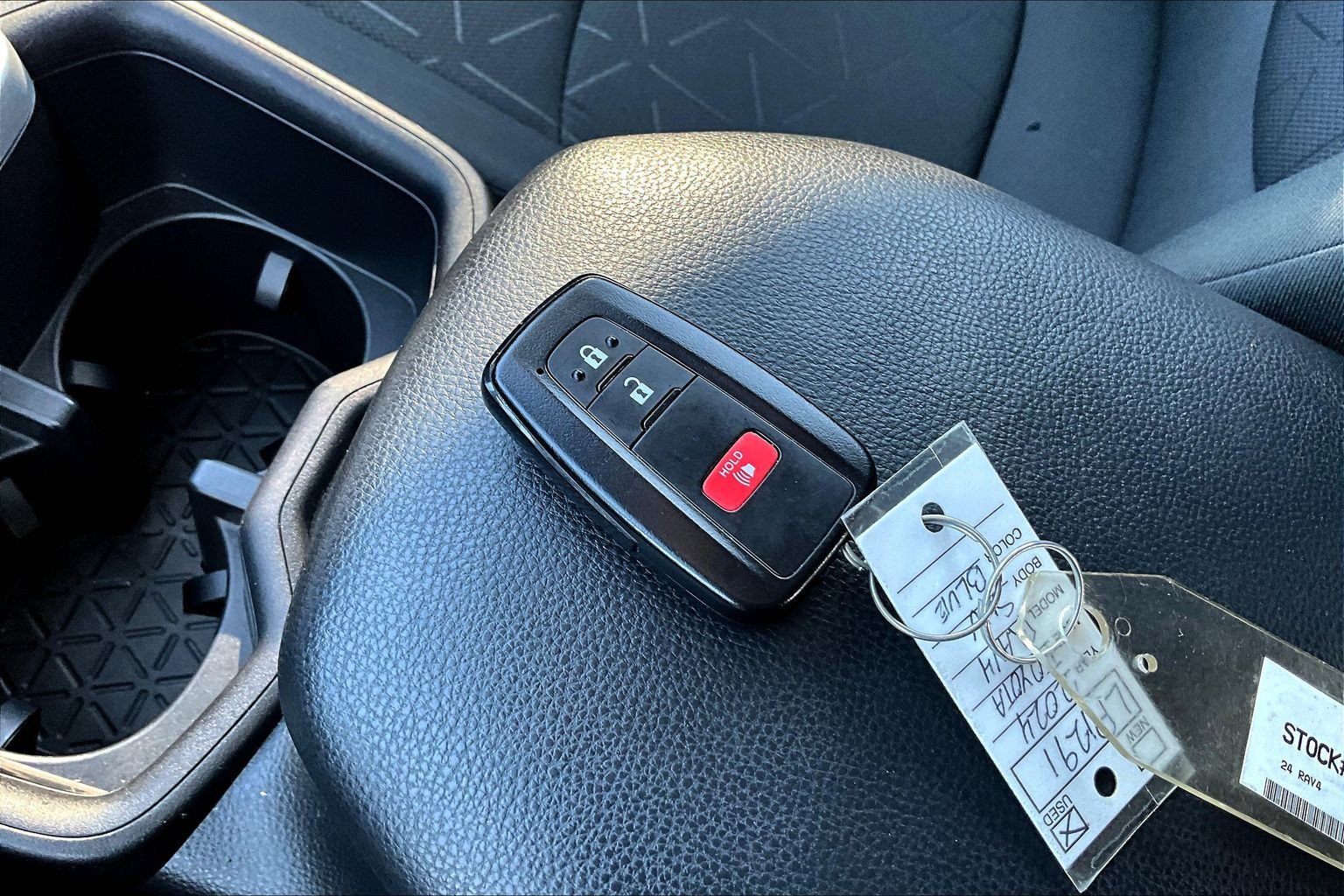 Used 2024 Toyota RAV4 XLE AWD/4WD image 10