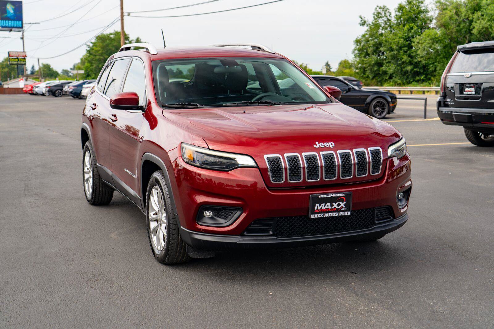 Used 2019 Jeep Cherokee Latitude w/ Popular Appearance Group FWD image 2