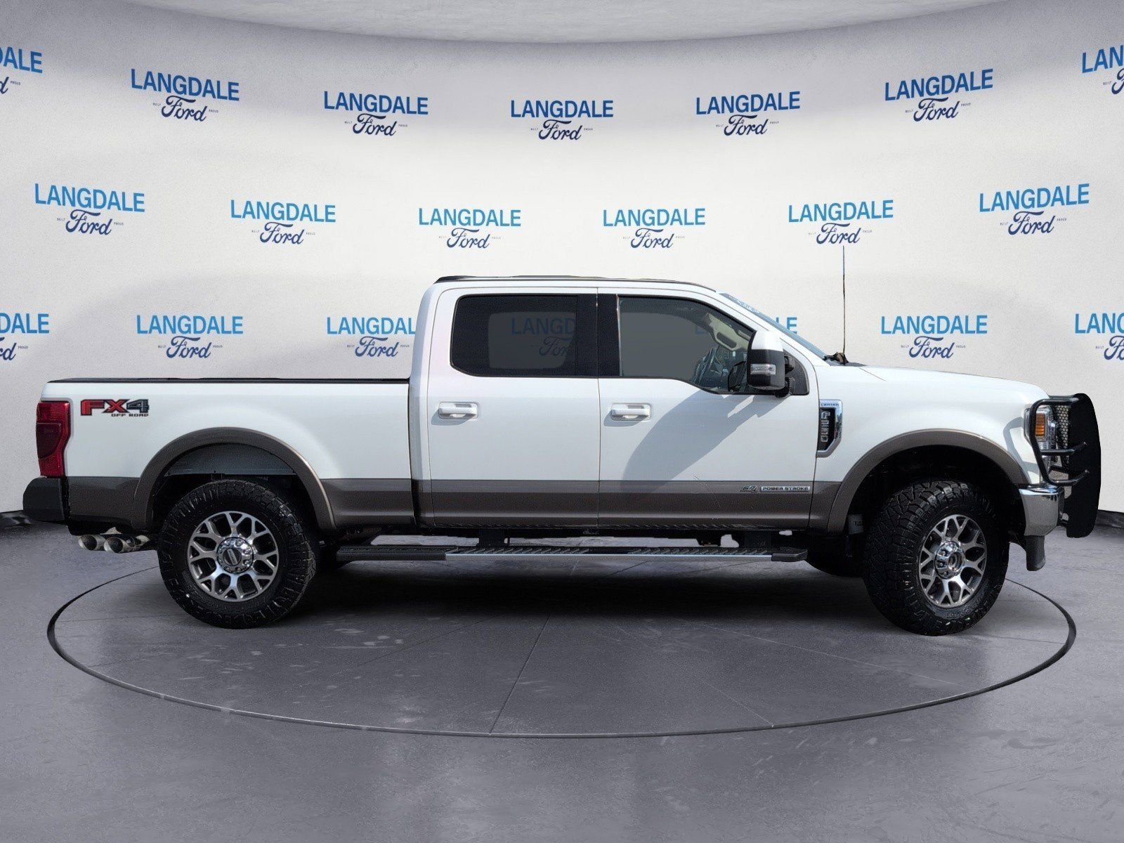 Used 2022 Ford F250 Lariat w/ Lariat Value Package AWD/4WD image 3