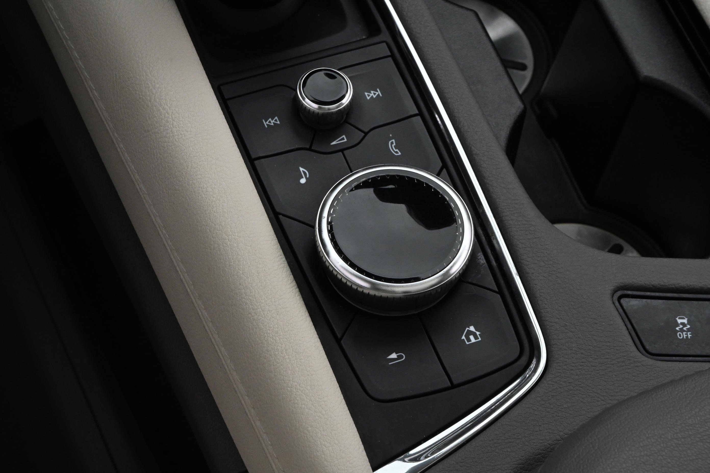 Used 2022 Cadillac XT5 Premium Luxury w/ Technology Package FWD image 21