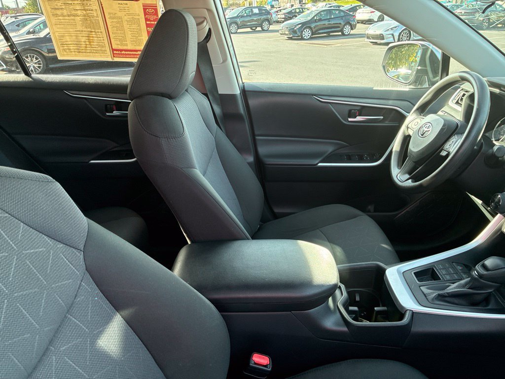 Used 2025 Toyota RAV4 XLE AWD/4WD image 22