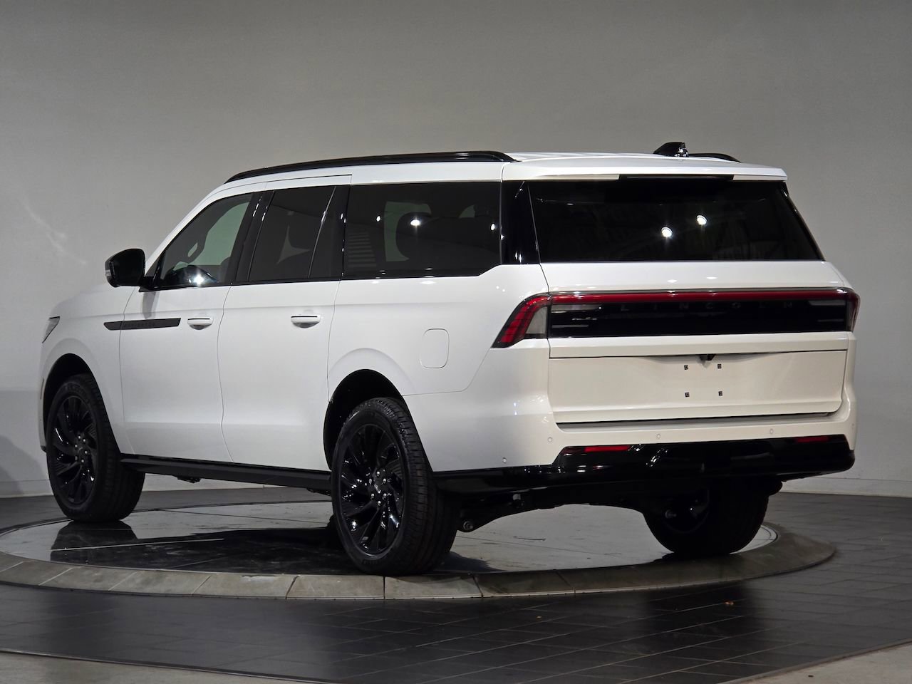 New 2025 Lincoln Navigator L Reserve w/ Jet Appearance Package image 7