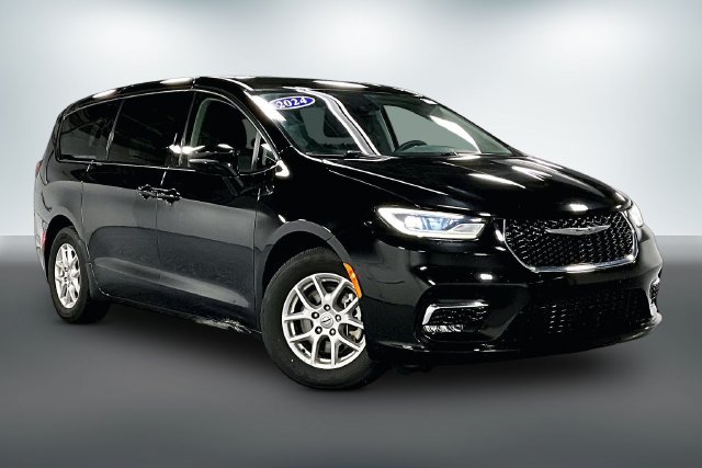 Used 2024 Chrysler Pacifica Touring-L