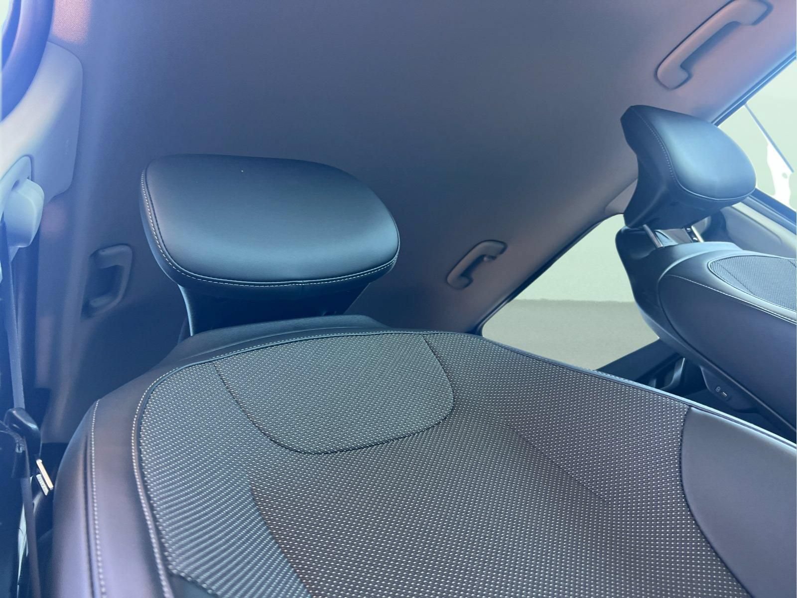 Used 2025 Kia EV6 Light RWD image 17