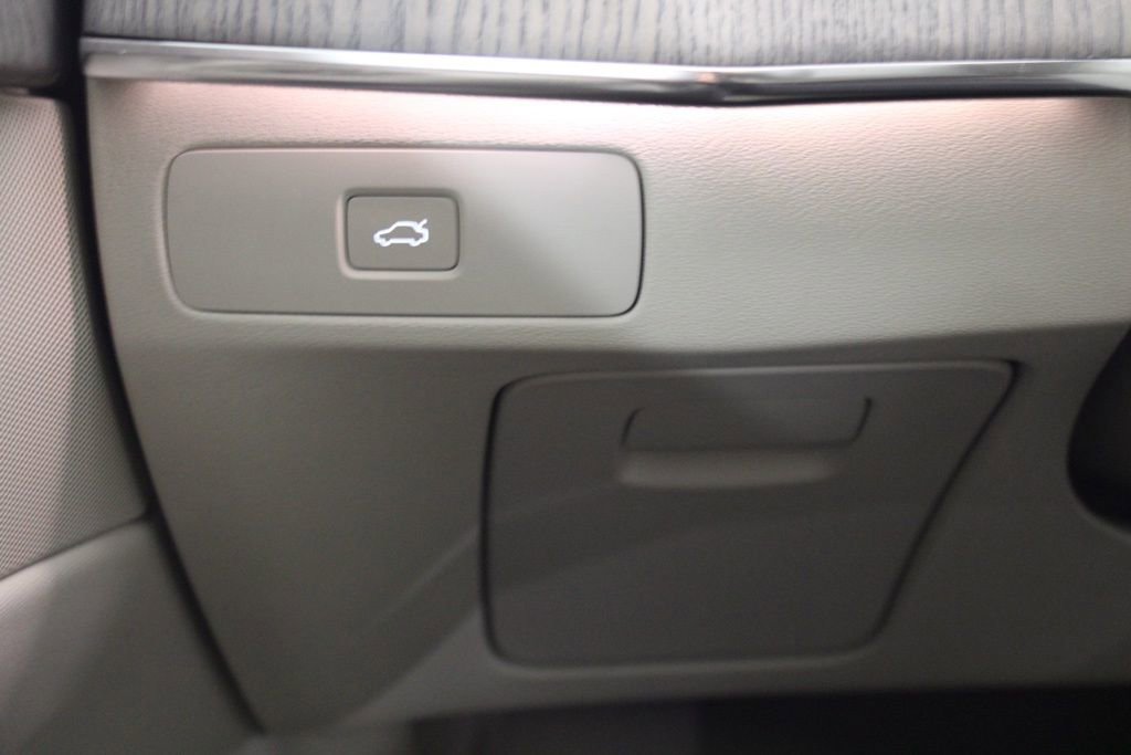 Used 2024 Volvo XC90 B6 Ultimate w/ Lounge Package image 19