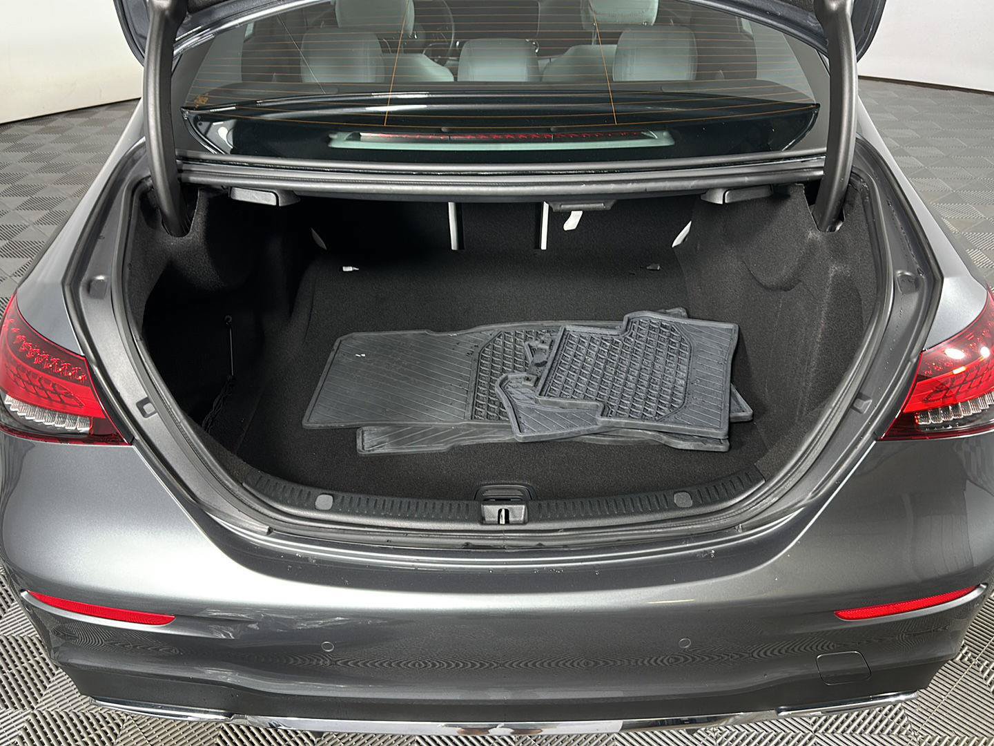 Used 2023 Mercedes-Benz E 450 4MATIC Sedan image 26