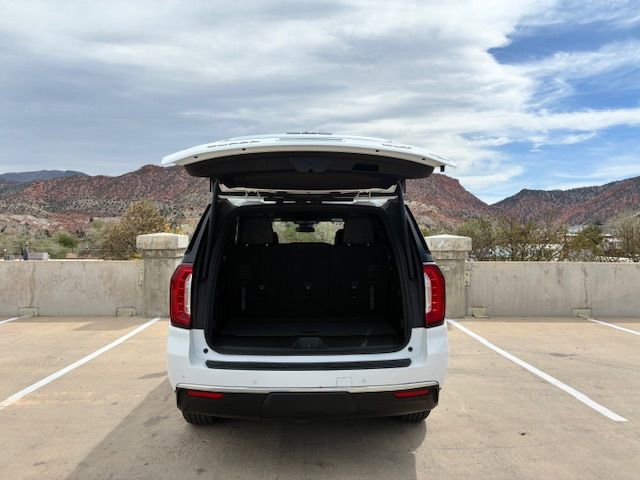 Used 2024 GMC Yukon SLT AWD/4WD image 8