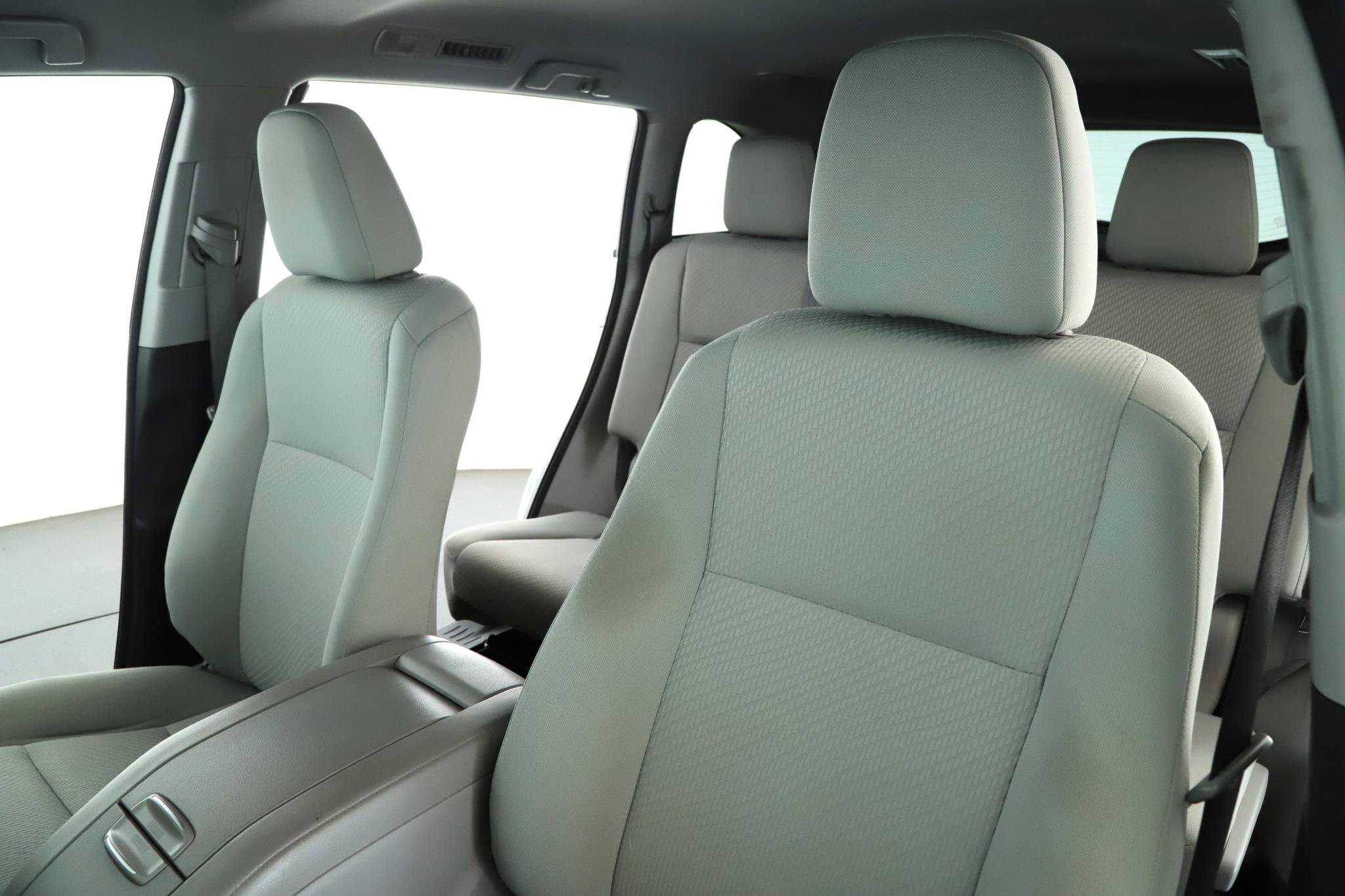 Used 2018 Toyota Highlander LE AWD/4WD image 4