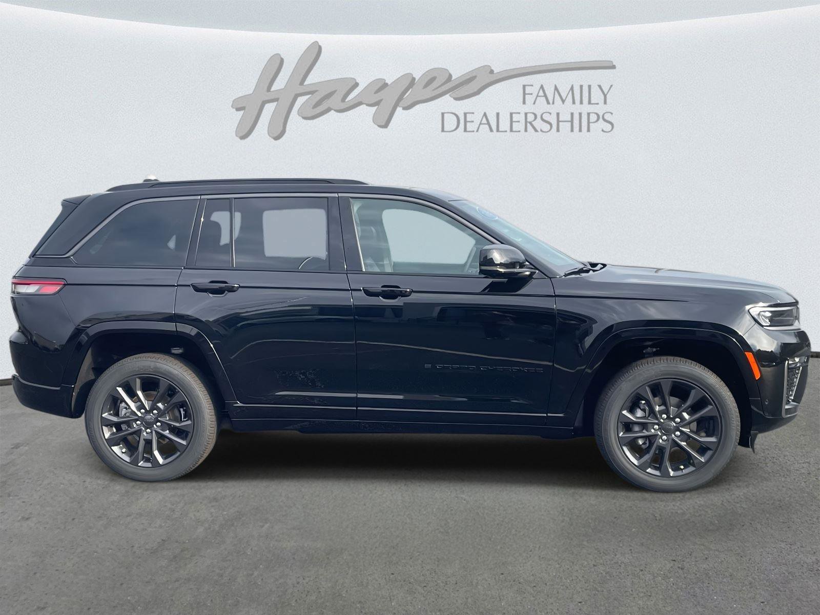 New 2026 Jeep Grand Cherokee Limited AWD/4WD image 3