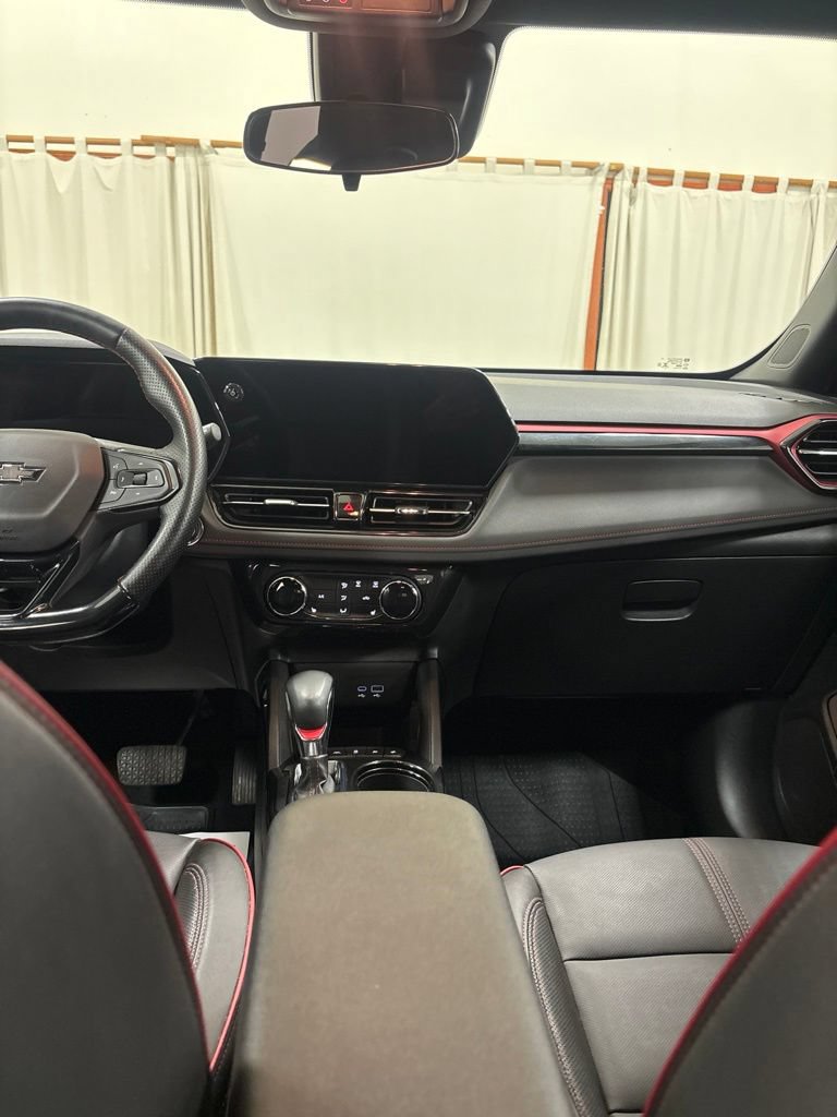 Used 2025 Chevrolet TrailBlazer RS FWD image 17